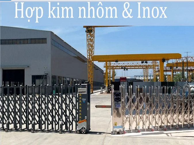 Cổng Xếp Inox Và Cổng Xếp Nhôm, Loại Nào Bền?